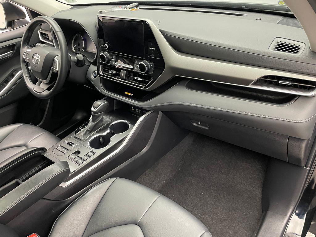 used 2024 Toyota Highlander car, priced at $40,900