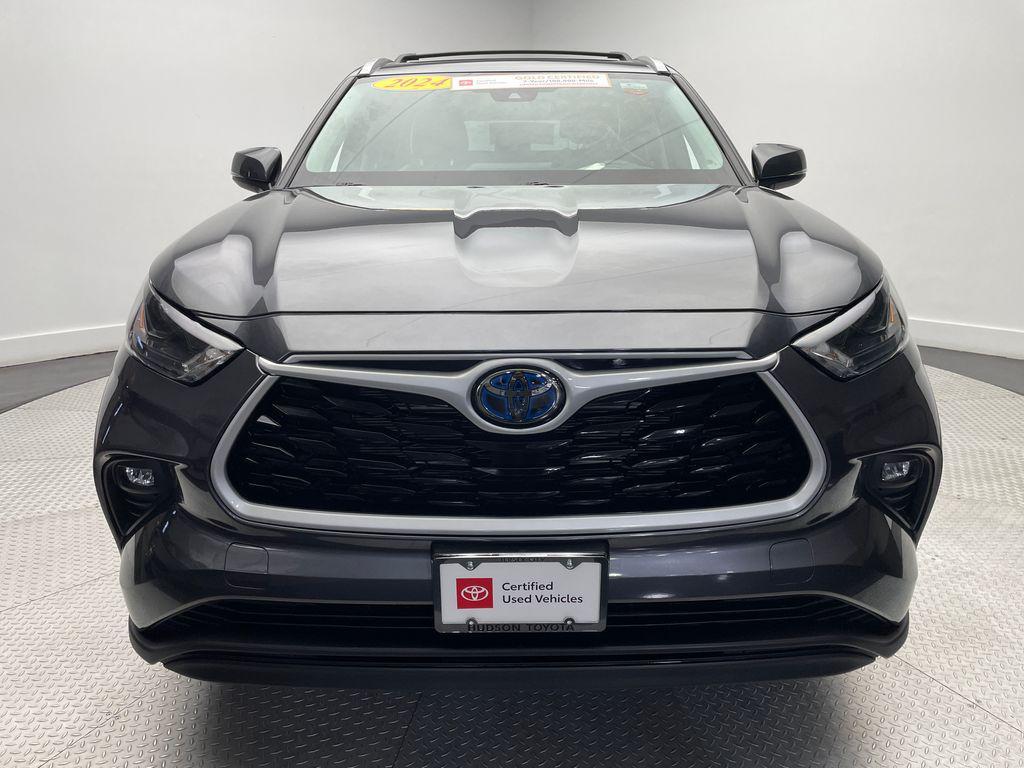 used 2024 Toyota Highlander Hybrid car, priced at $49,900