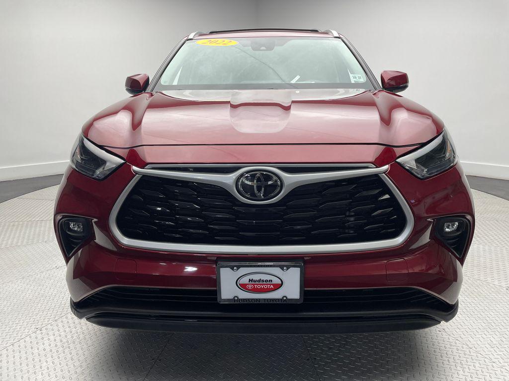used 2022 Toyota Highlander car, priced at $34,900