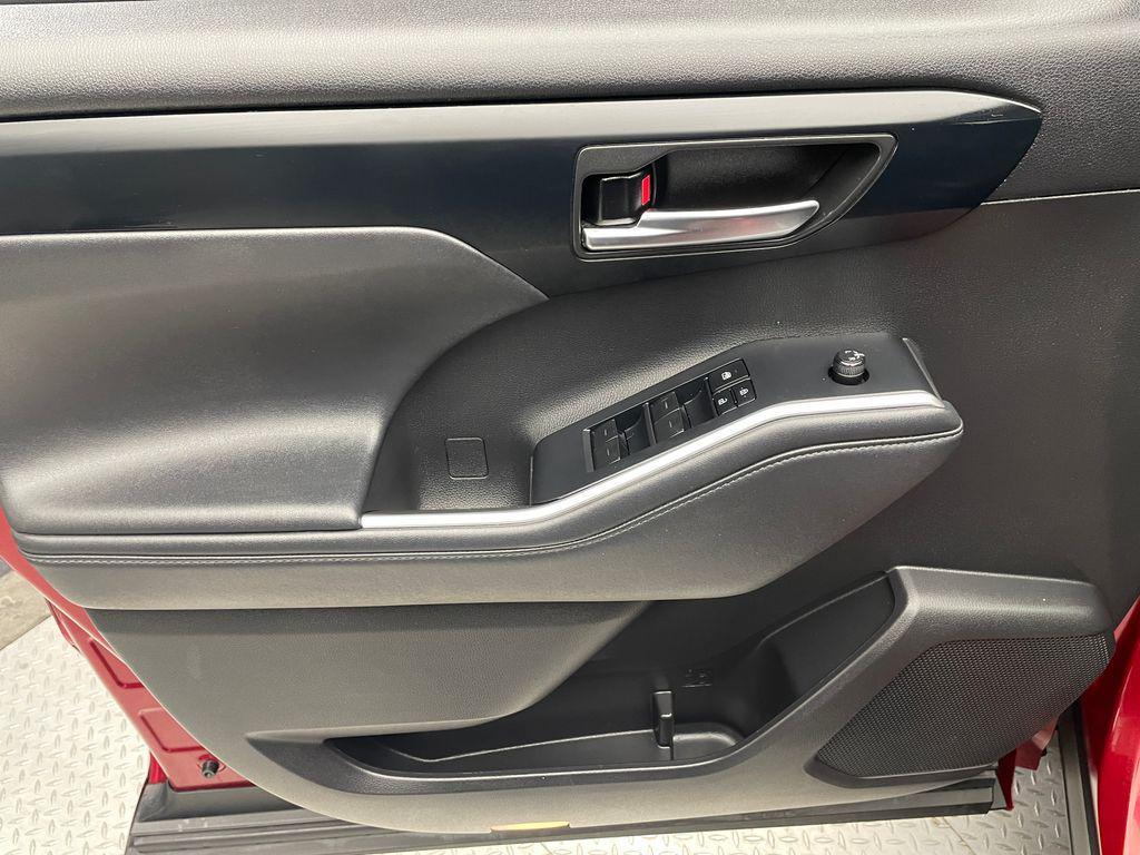 used 2022 Toyota Highlander car, priced at $34,900