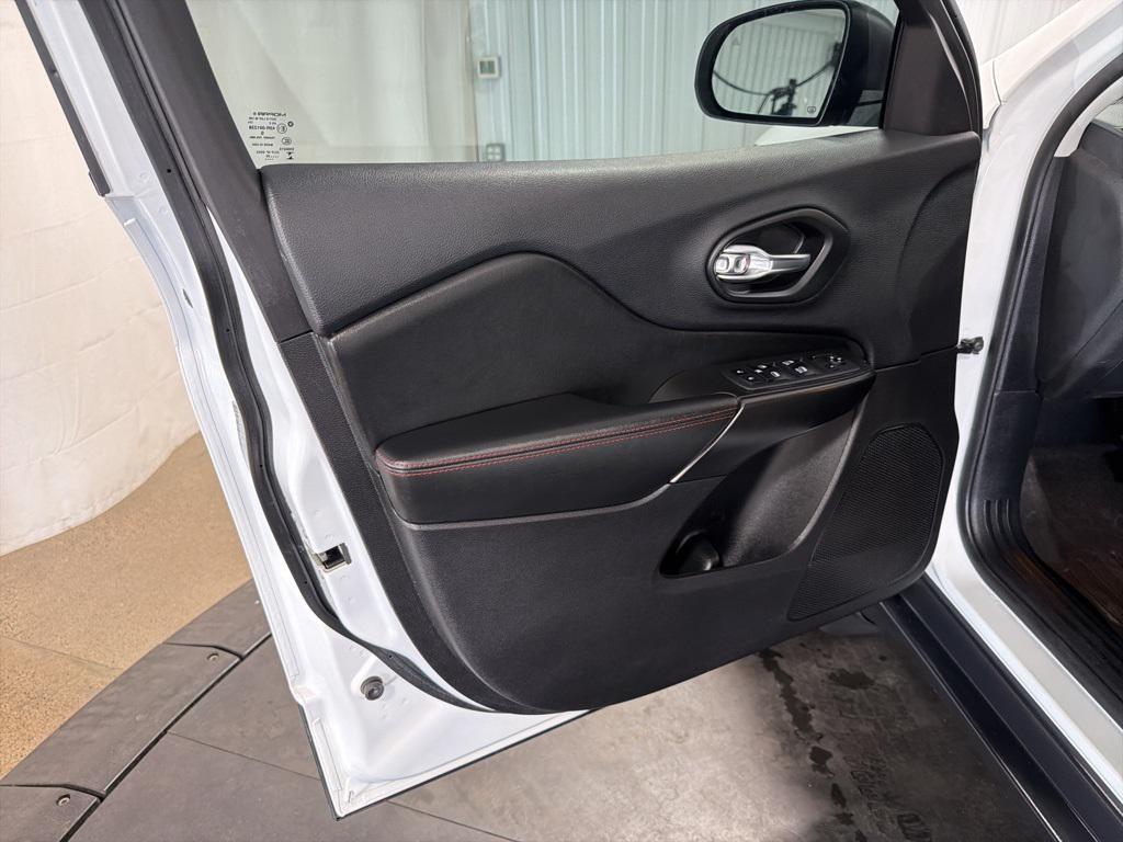 used 2020 Jeep Cherokee car, priced at $21,983