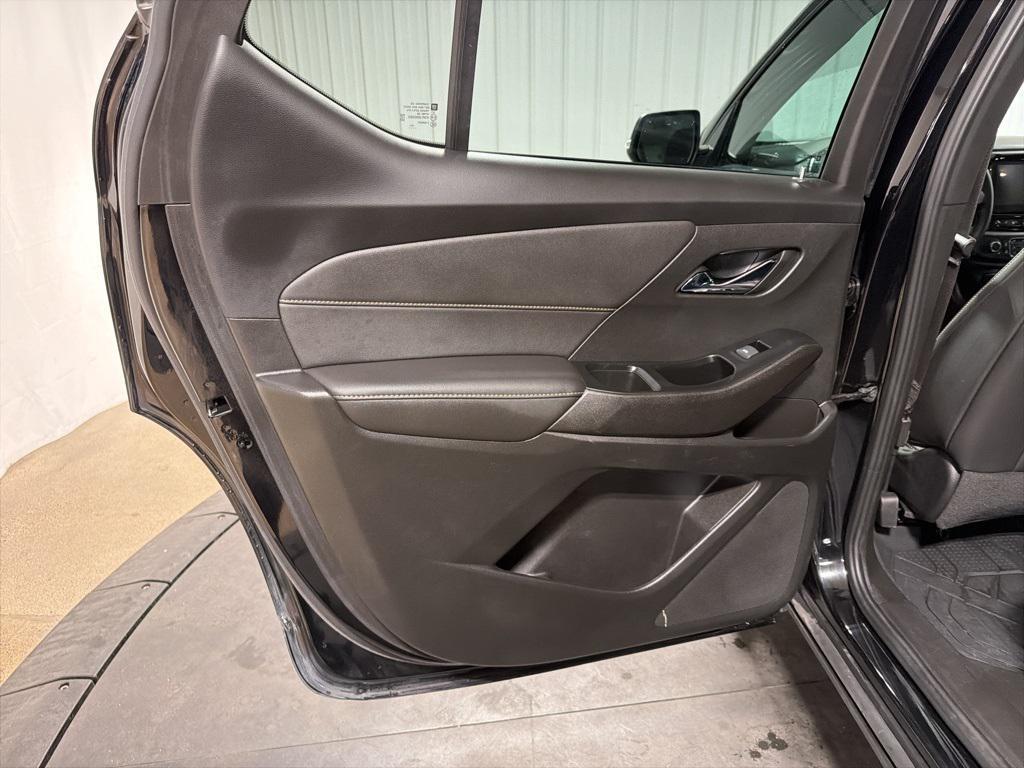 used 2023 Chevrolet Traverse car, priced at $28,981