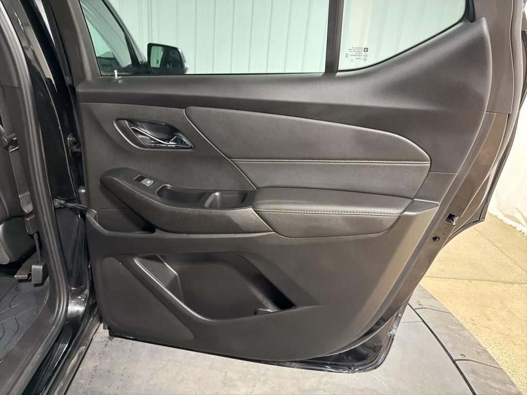 used 2023 Chevrolet Traverse car, priced at $28,981