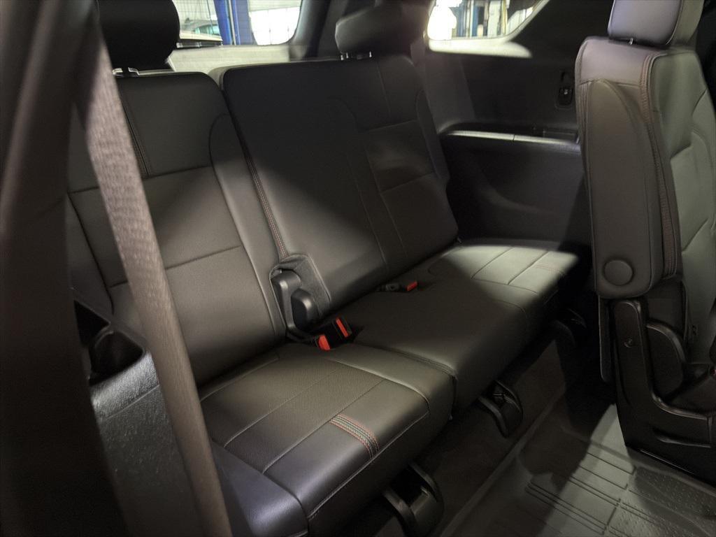 used 2024 Chevrolet Traverse car, priced at $39,983