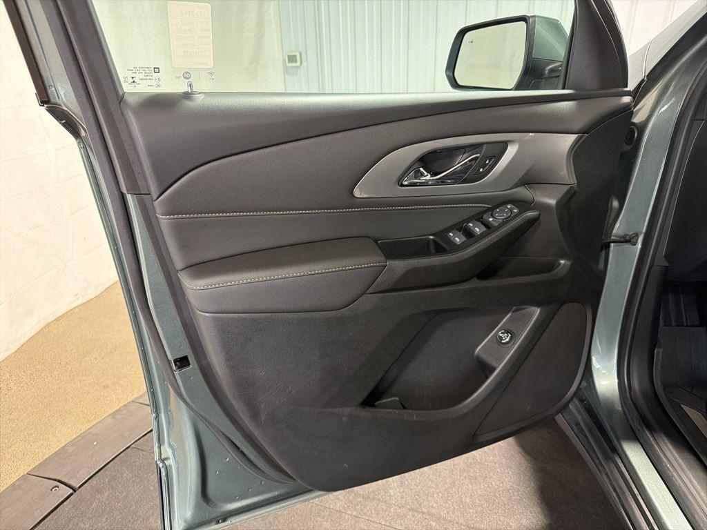 used 2023 Chevrolet Traverse car, priced at $31,983