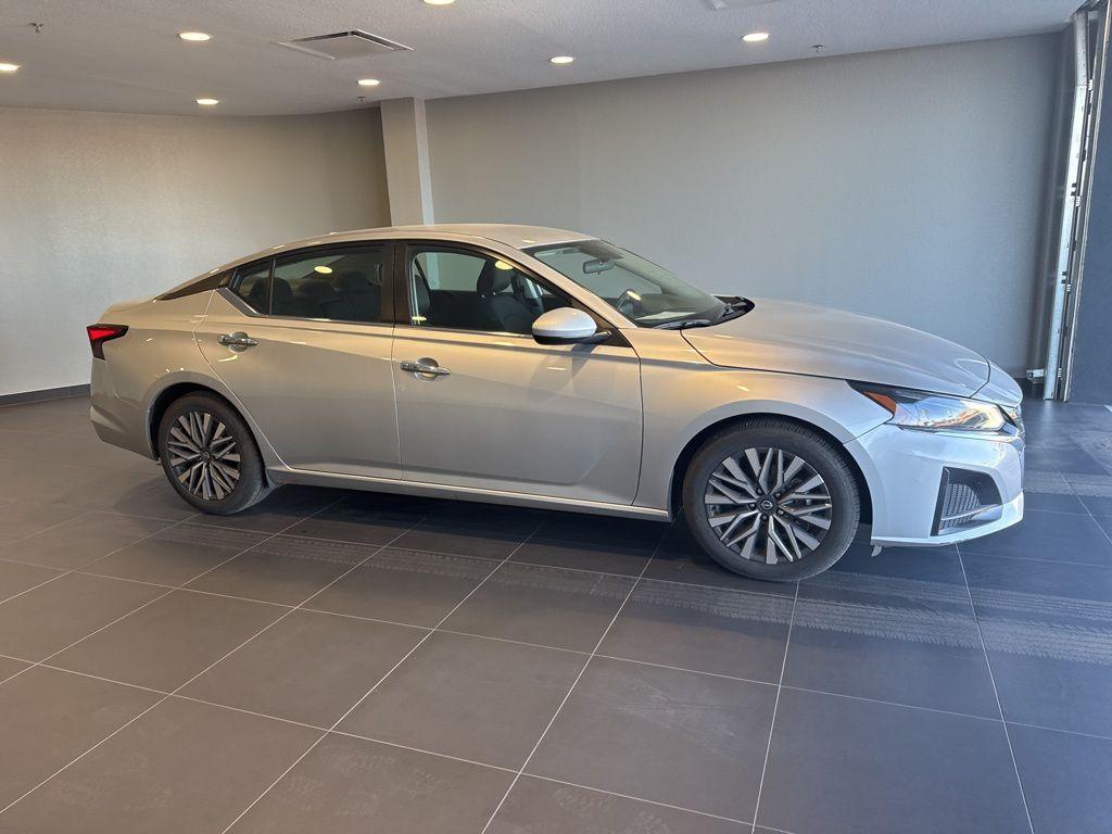 used 2023 Nissan Altima car, priced at $17,984