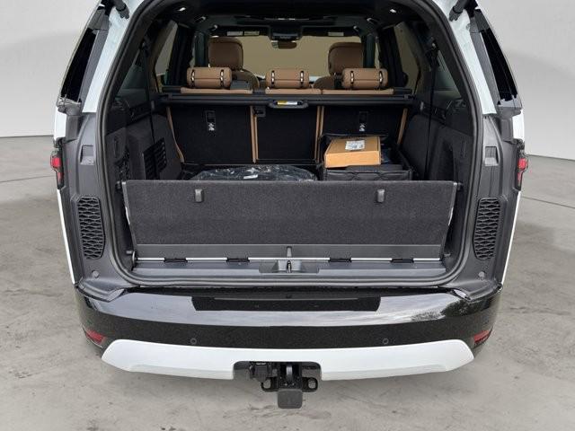 new 2025 Land Rover Discovery car, priced at $71,995