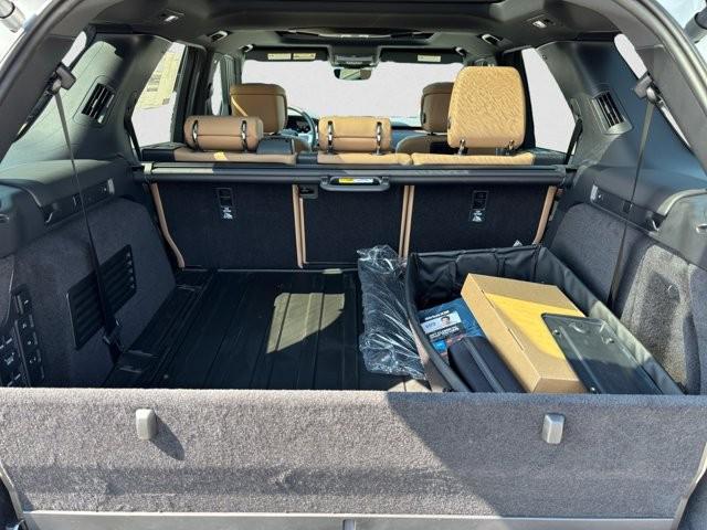 new 2025 Land Rover Discovery car, priced at $78,518