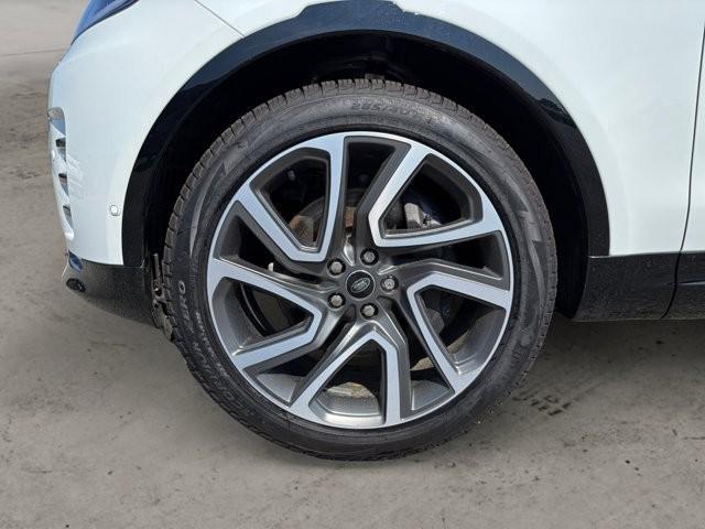 new 2025 Land Rover Discovery car, priced at $78,518