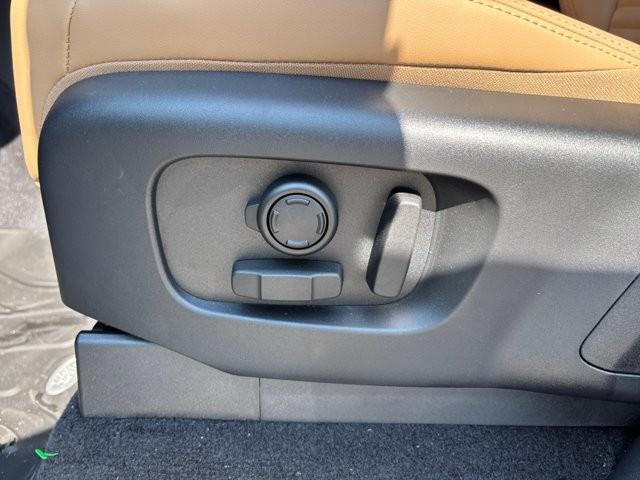 new 2025 Land Rover Discovery car, priced at $78,518