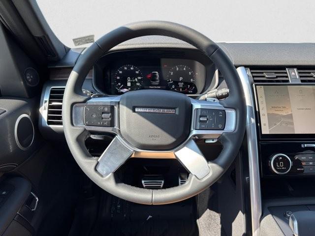 new 2025 Land Rover Discovery car, priced at $78,518