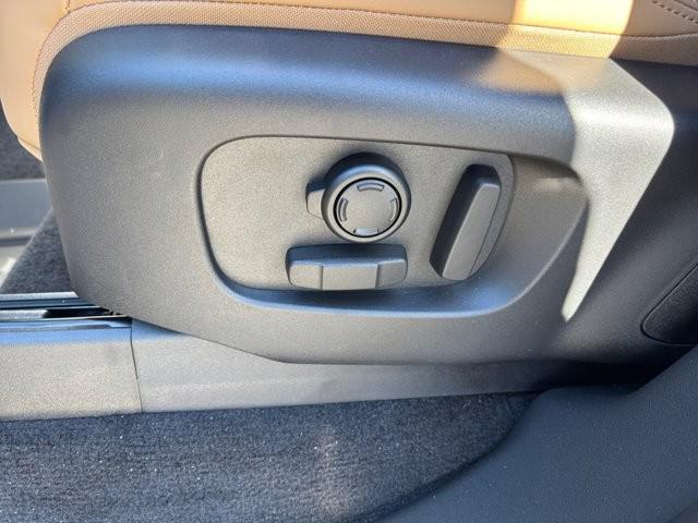 new 2025 Land Rover Discovery car, priced at $78,995