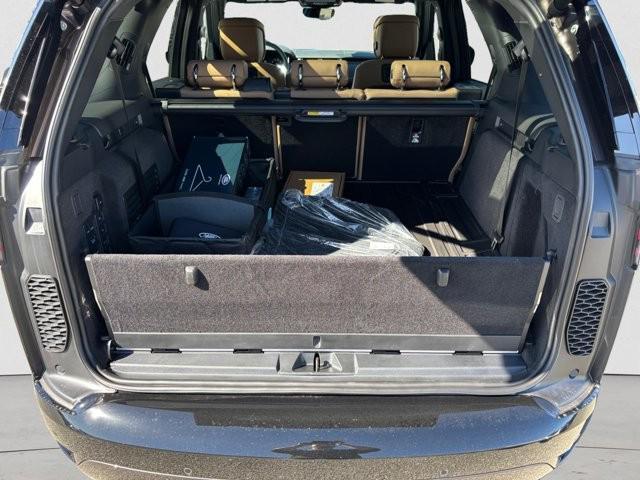 new 2025 Land Rover Discovery car, priced at $78,995