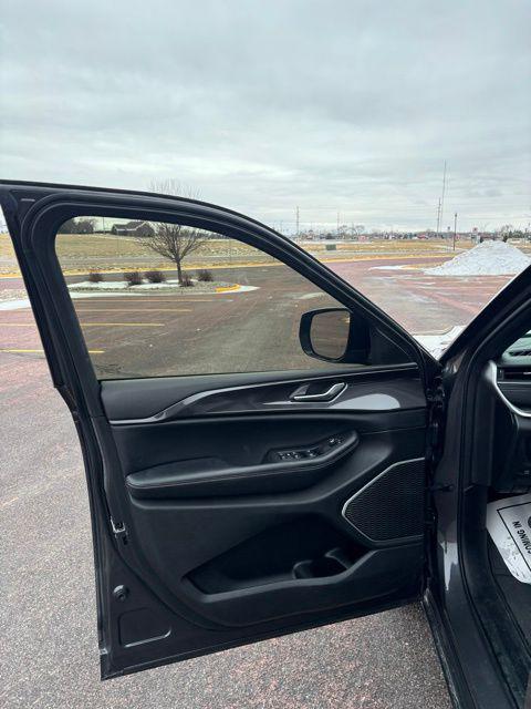 used 2022 Jeep Grand Cherokee car, priced at $31,774