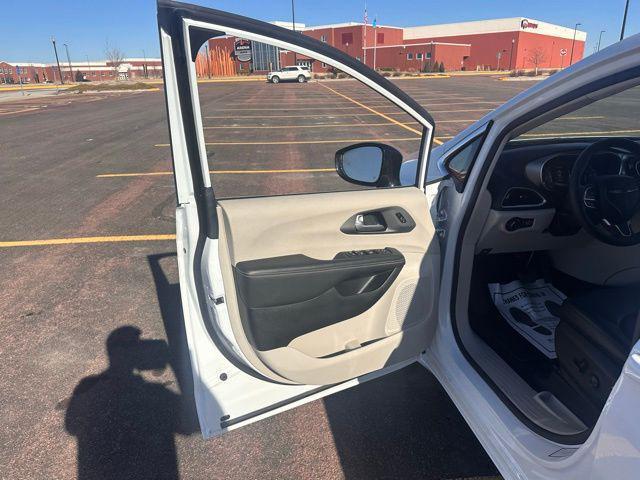 used 2024 Chrysler Pacifica car, priced at $28,000