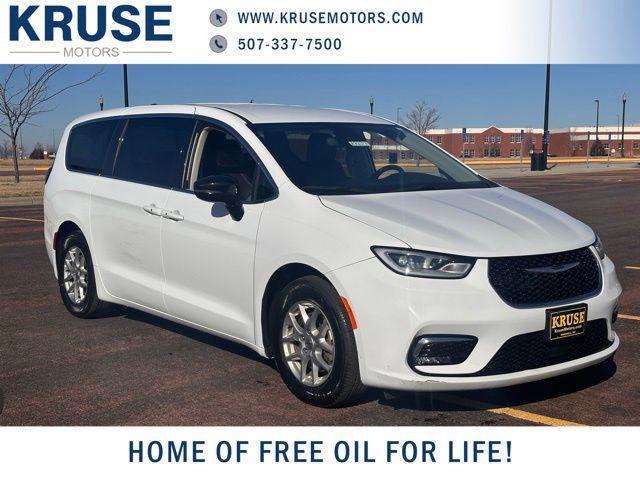 used 2024 Chrysler Pacifica car, priced at $28,000