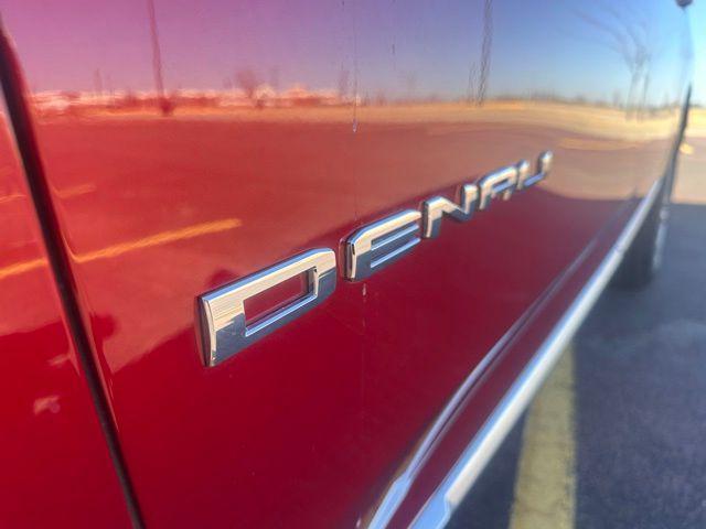 used 2024 GMC Yukon XL car, priced at $76,000