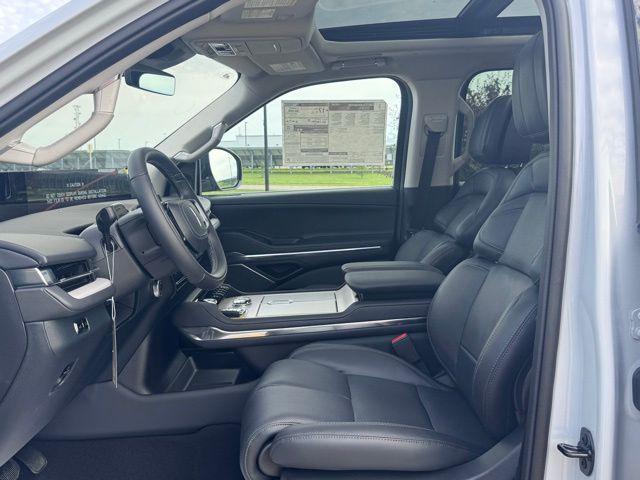 new 2025 Lincoln Navigator car, priced at $96,782