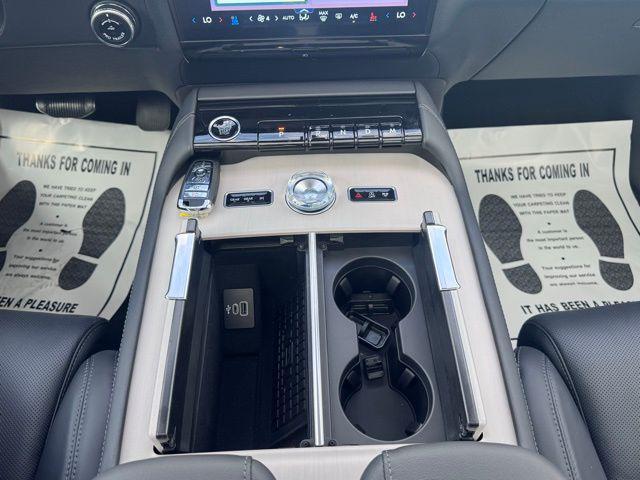 new 2025 Lincoln Navigator car, priced at $96,782