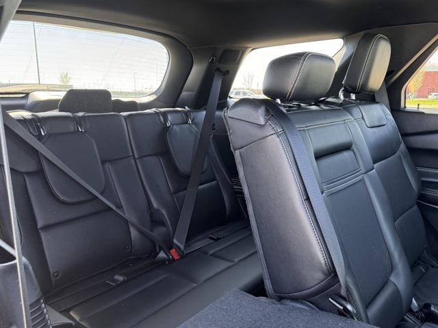 2021 Iconic Silver Metallic Ford Explorer