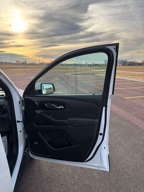 used 2022 Chevrolet Traverse car, priced at $33,280