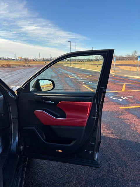 used 2022 Toyota Highlander car, priced at $36,199