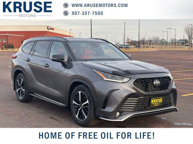 used 2022 Toyota Highlander car, priced at $36,199