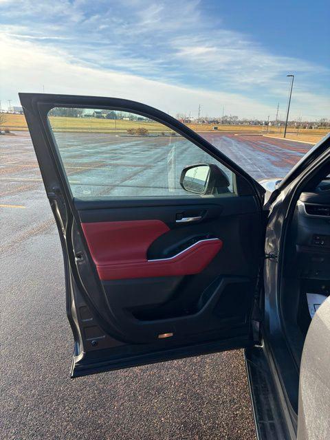 used 2022 Toyota Highlander car, priced at $36,199