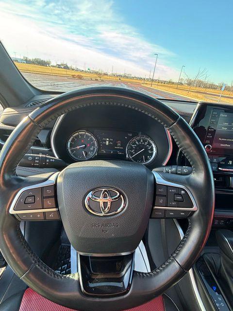 used 2022 Toyota Highlander car, priced at $36,199