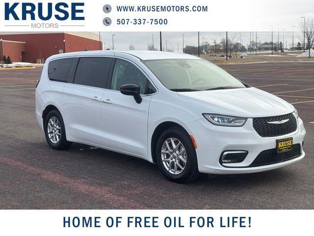 used 2024 Chrysler Pacifica car, priced at $31,999