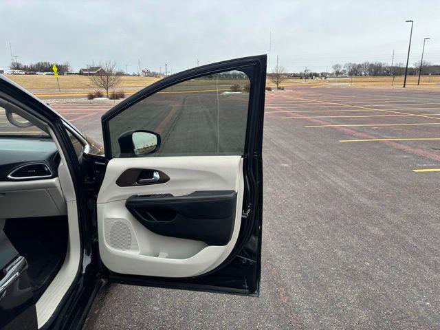 used 2018 Chrysler Pacifica car, priced at $17,000