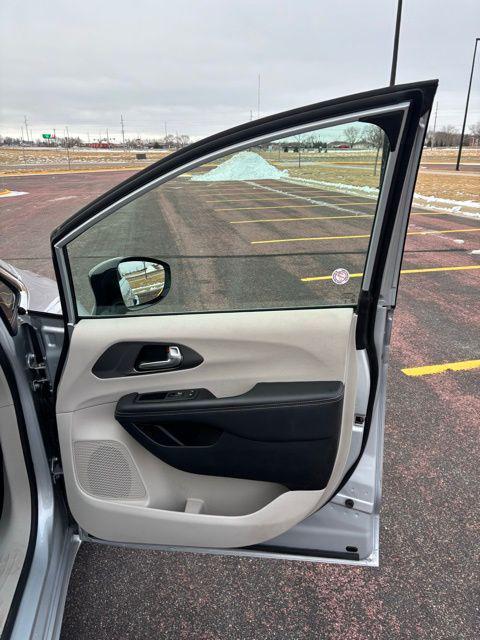 used 2024 Chrysler Pacifica car, priced at $30,568