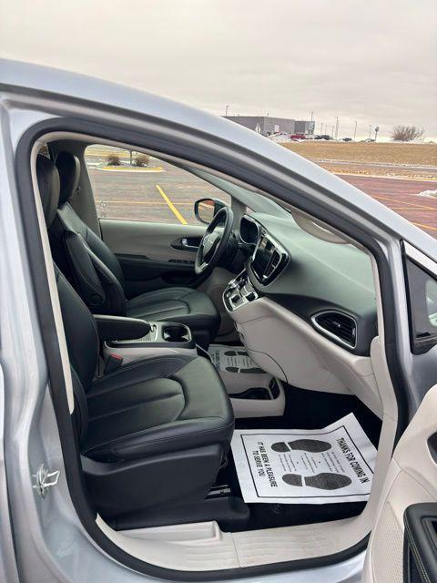 used 2024 Chrysler Pacifica car, priced at $30,568