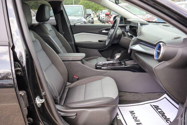 used 2025 Chevrolet Trax car, priced at $22,414