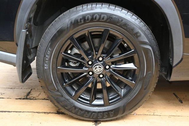 used 2021 Toyota Highlander Hybrid car, priced at $30,999