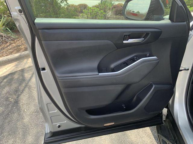 used 2023 Toyota Highlander car