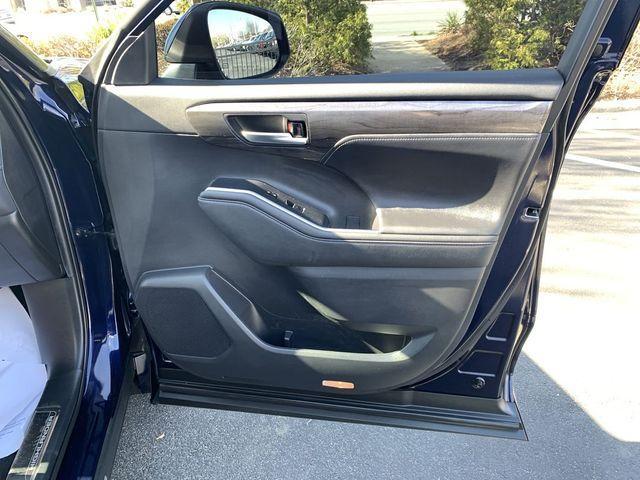 used 2020 Toyota Highlander car, priced at $31,846