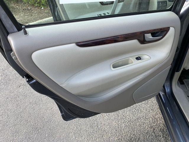 used 2007 Volvo V70 car, priced at $4,950