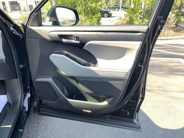 used 2023 Toyota Highlander car, priced at $36,698