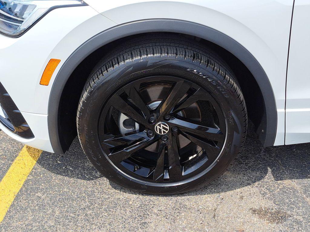 2023 Opal White Pearl Volkswagen Tiguan