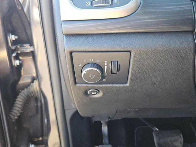 used 2021 Jeep Grand Cherokee car, priced at $17,591