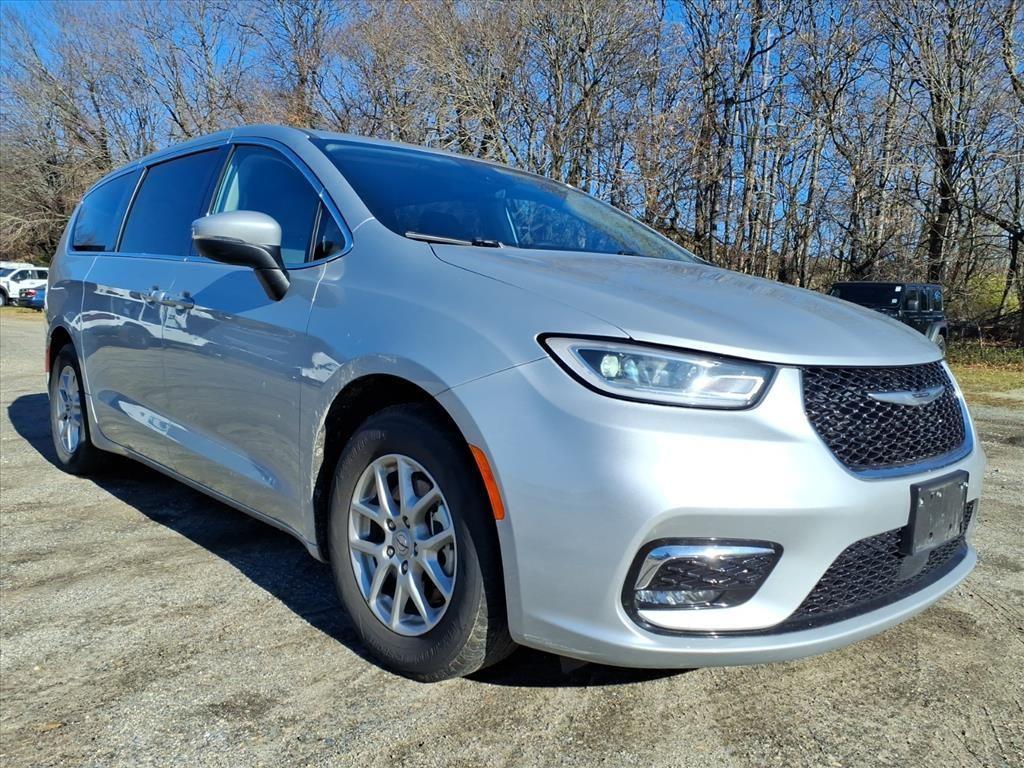 used 2023 Chrysler Pacifica car, priced at $22,200