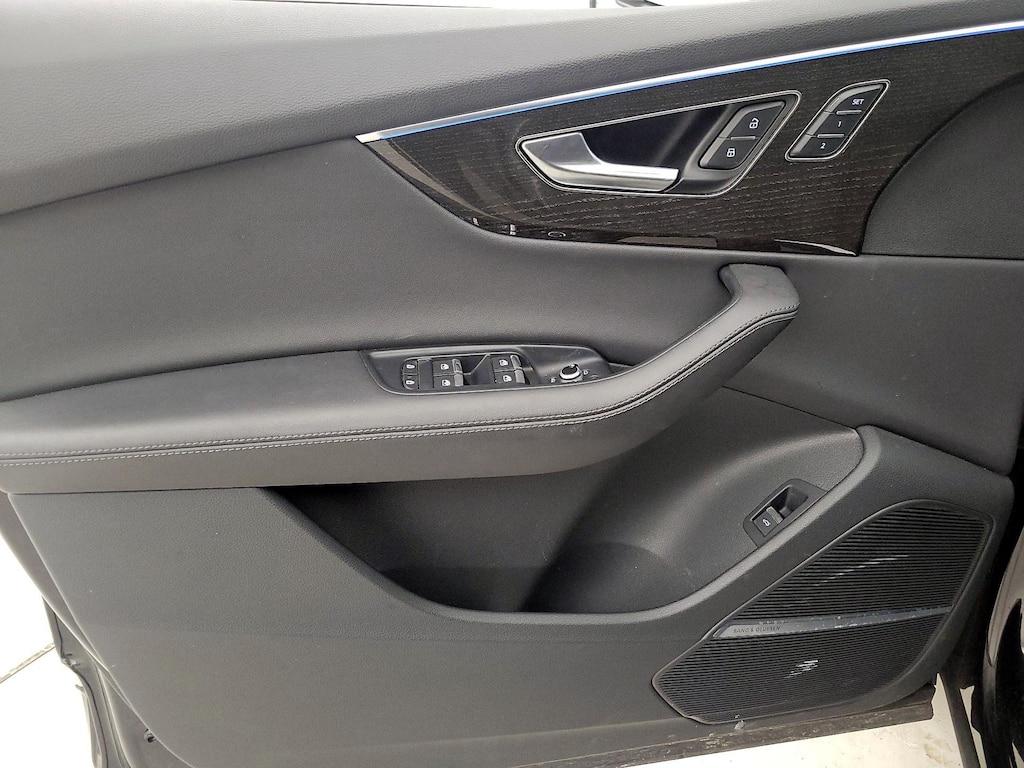 used 2024 Audi Q7 car, priced at $43,998