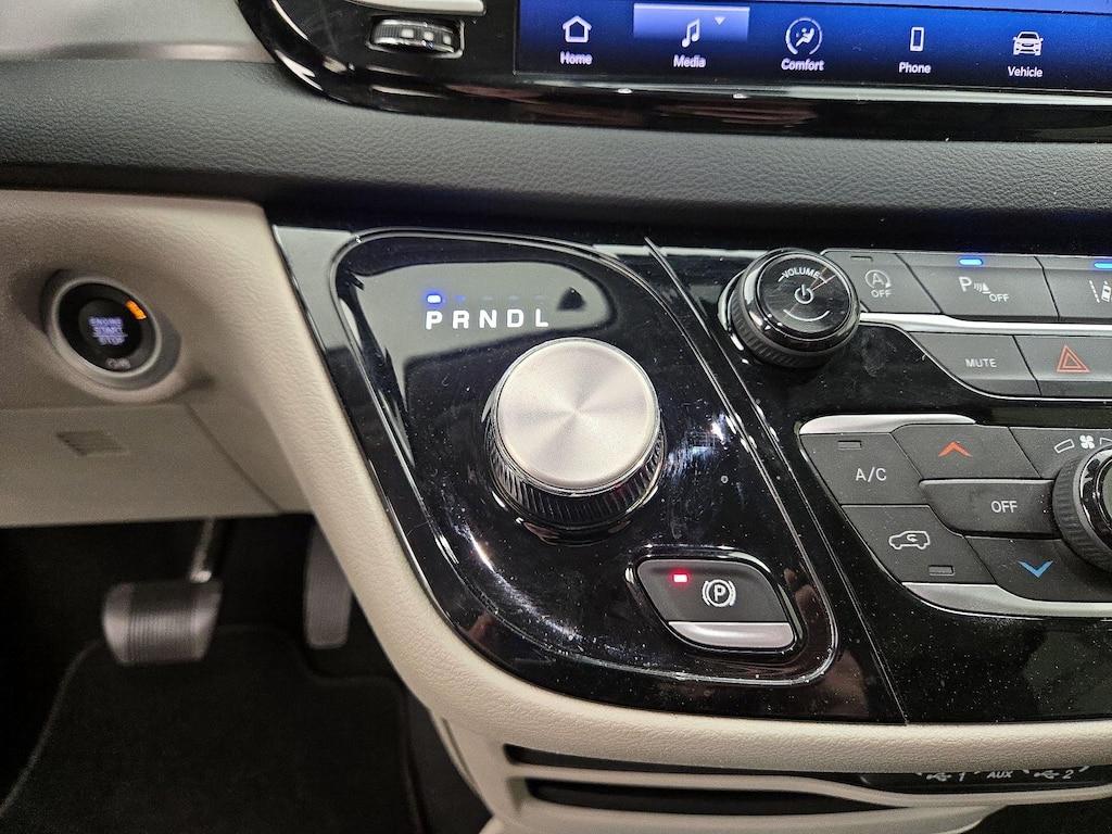 used 2023 Chrysler Pacifica car, priced at $25,998