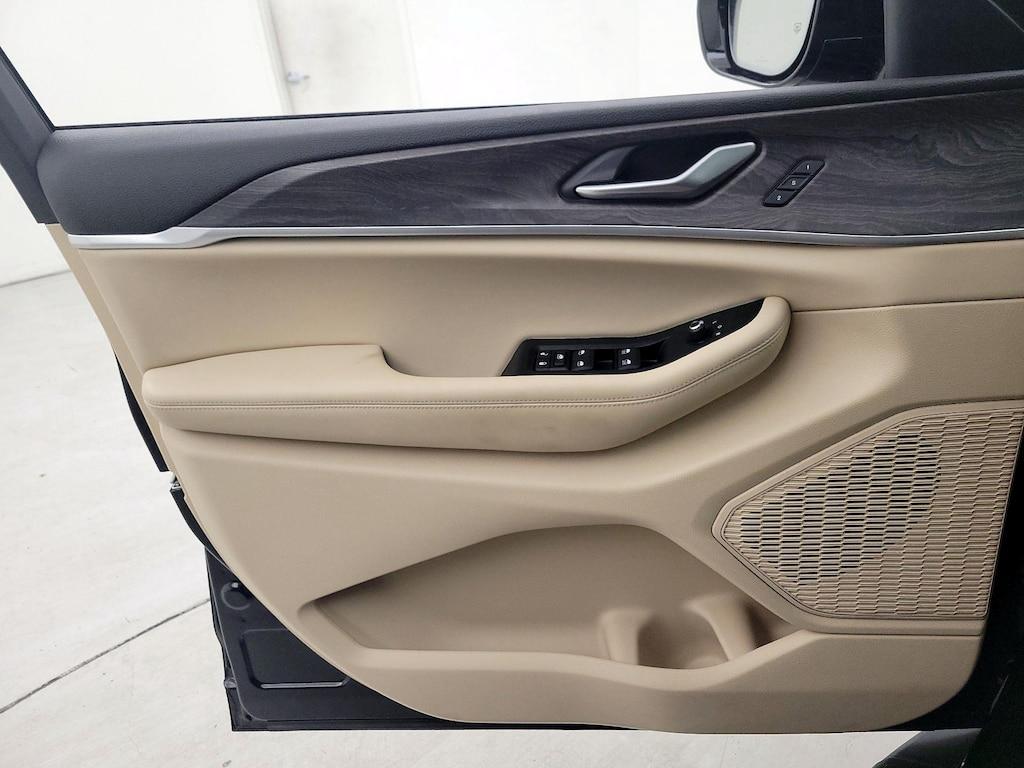 used 2025 Jeep Grand Cherokee car, priced at $47,998