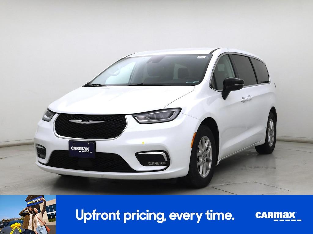 used 2024 Chrysler Pacifica car, priced at $27,998