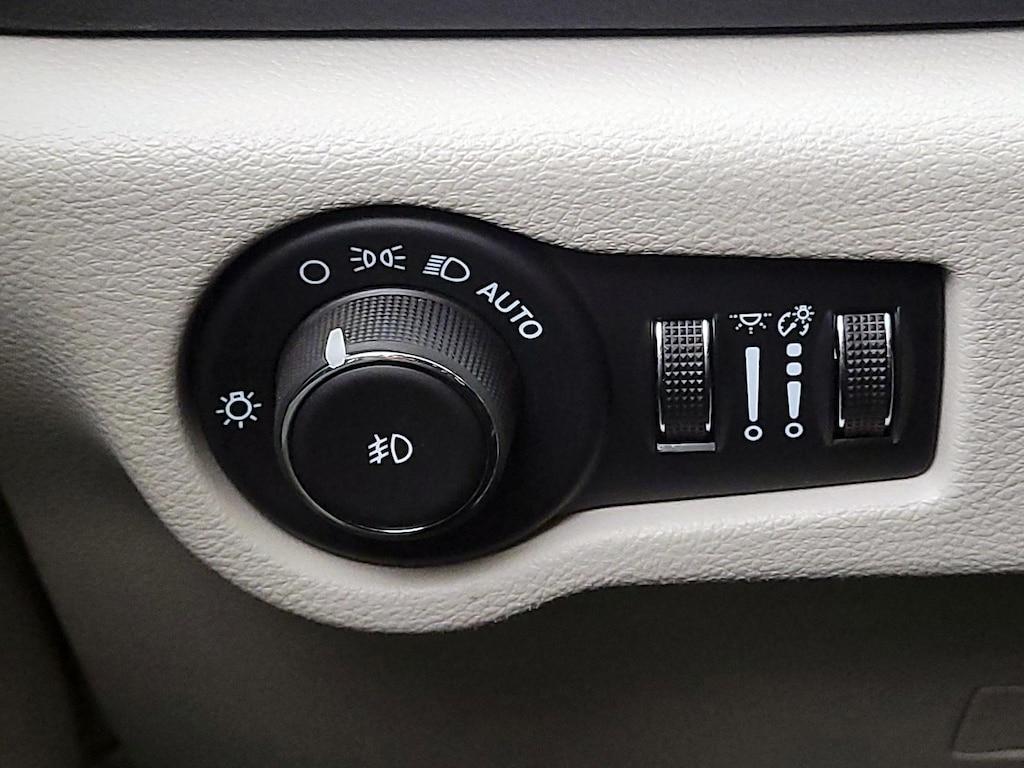 used 2024 Chrysler Pacifica car, priced at $27,998