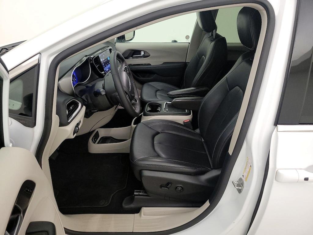 used 2024 Chrysler Pacifica car, priced at $27,998