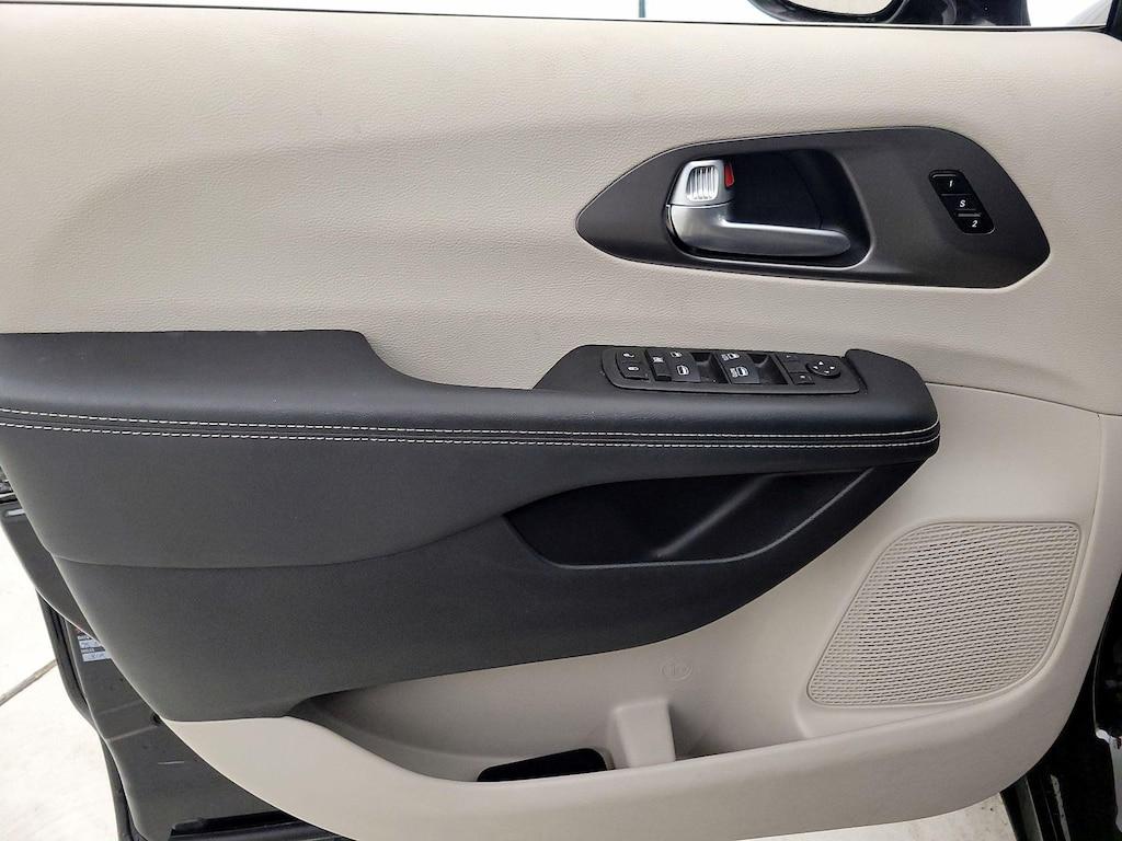 used 2024 Chrysler Pacifica car, priced at $28,998