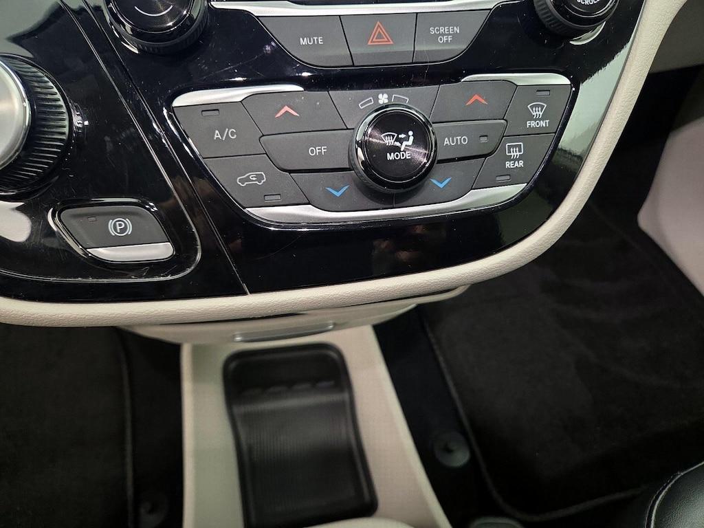 used 2024 Chrysler Pacifica car, priced at $28,998